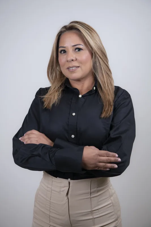 Adelaida Olarte, Enfermera y administradora profesional de servicios de la salud